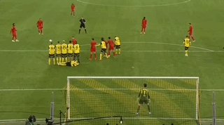 开云官网-穆西亚拉进球绝平，聚勒被球闷倒干扰多特防线？