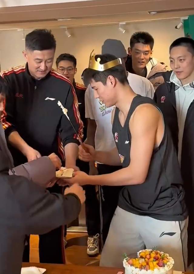 山东小伙20岁生日，徐杰暖心，杜锋贴心，杜润旺胡明轩下手太狠了