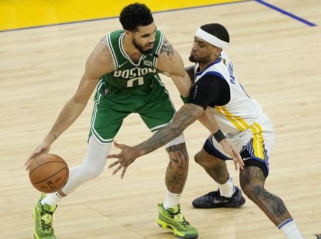 1654528209680018368.png 开云在线-绿军88分创季后赛新低 勇士防守全面升级强势反弹