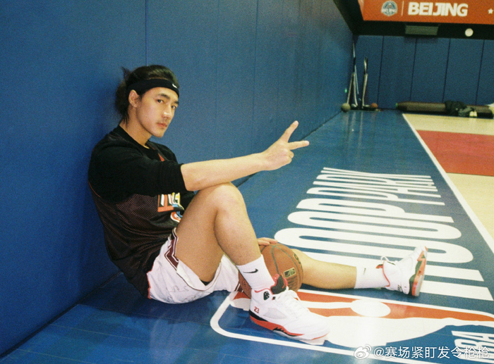 演员此沙分享球场动态|小演员_新浪体育_新浪新闻